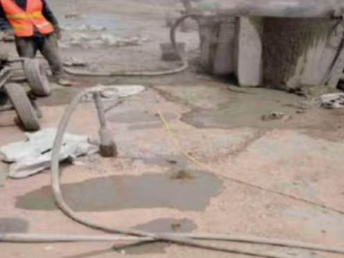 凌源水泥混凝土路面板底注浆技术 路面脱空注浆整治方案